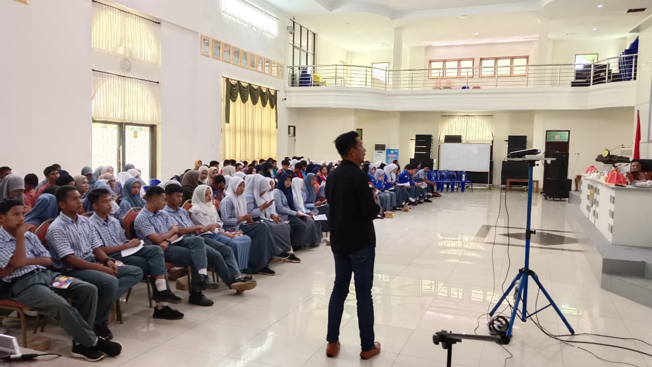 Ketua bawa materi