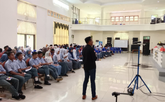 Ketua bawa materi